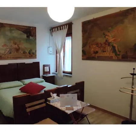 Elizabeth Couette-café Lentigione